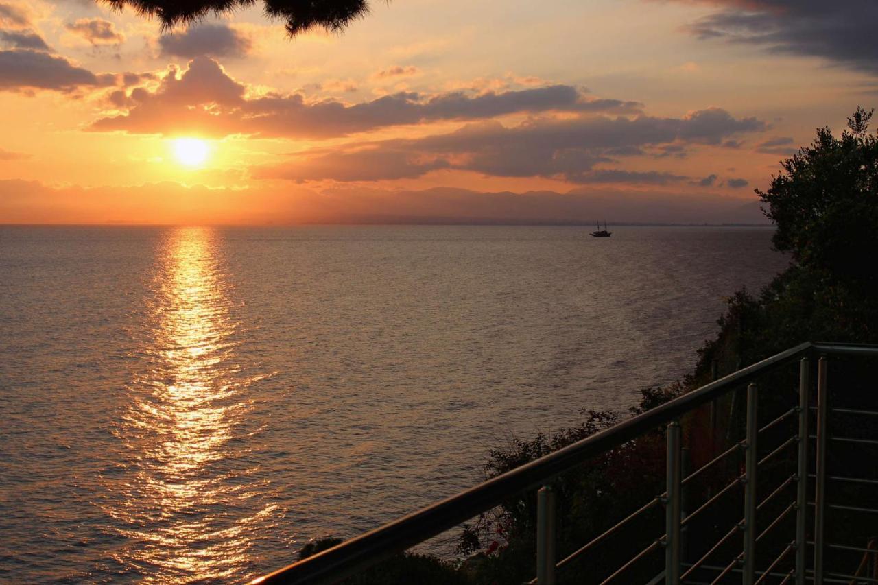 Avía Naftilos Blue View Retreat מראה חיצוני תמונה